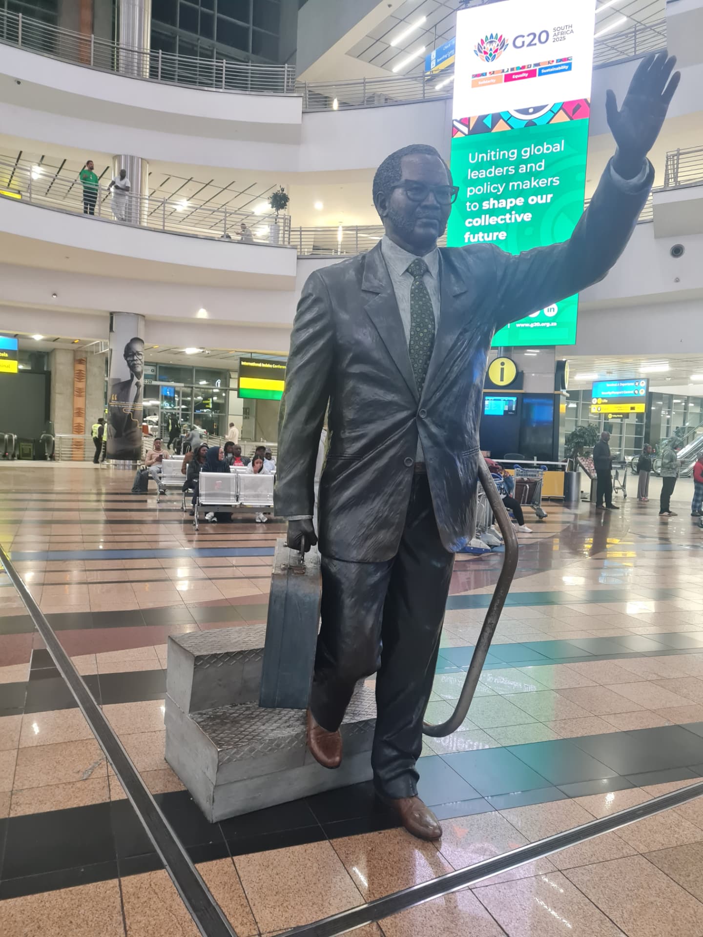 Statue of Oliver Tambo waving in the arrivals hall at Johannesburg airport